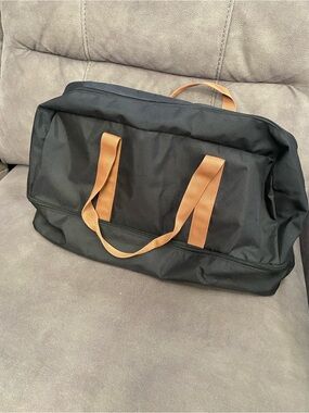 DSW Black and Tan Travel Separate Shoe Compartment Duffel Bag
